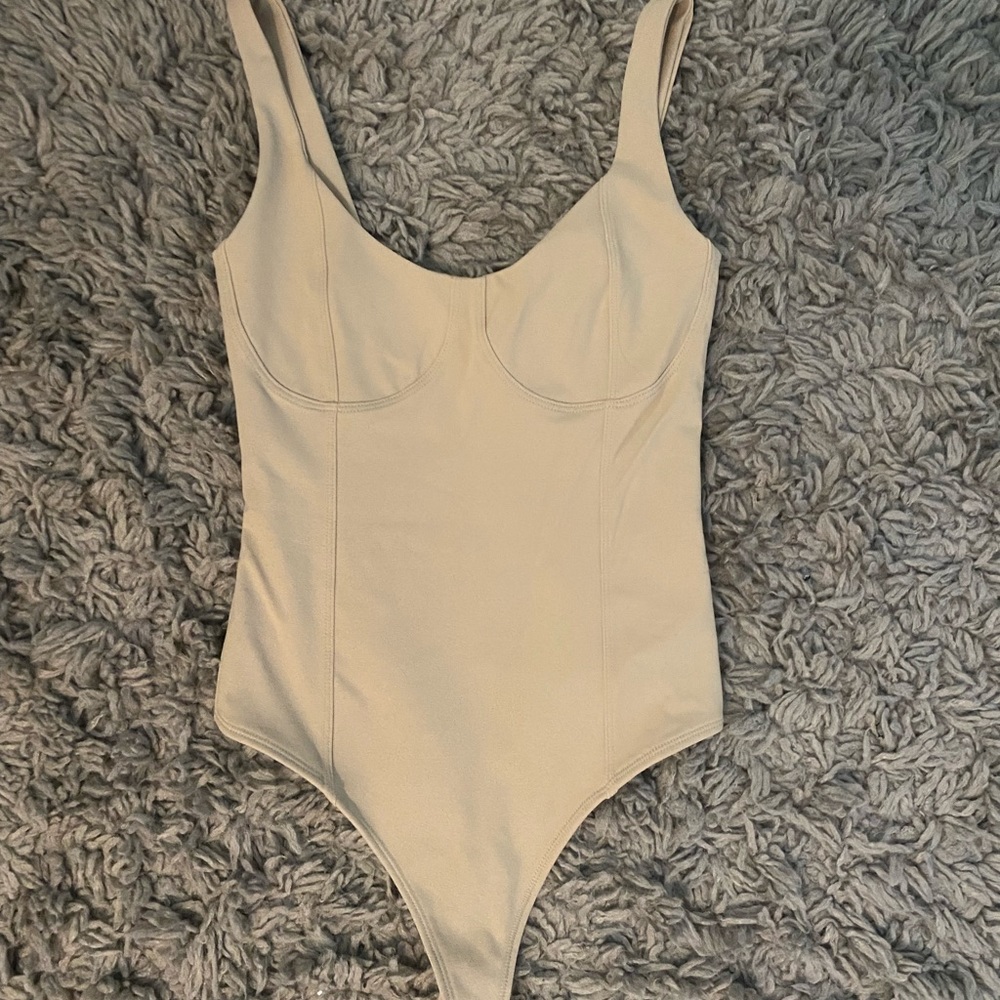 Abercrombie bodysuit size xs, cream